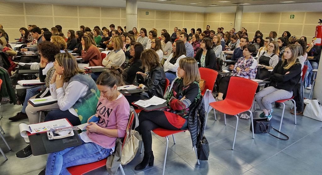 El salón de actos de la UNED, en el edificio del Auditorio Mar de Vigo, estaba lleno.