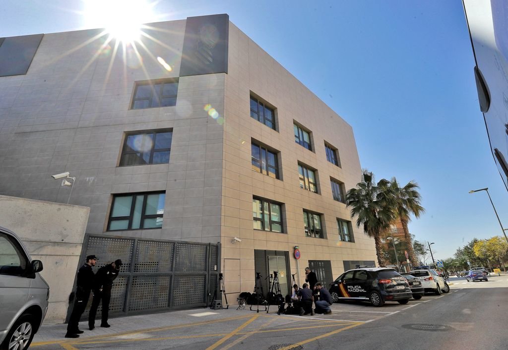 Edificio judicial de Paterna, donde el titular del Juzgado número 4 lleva el caso de los menores.