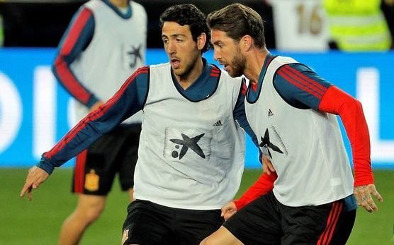 Dani Parejo y Sergio Ramos, en un entrenamiento de la selección española de Luis Enrique.