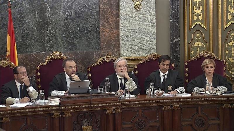 El presidente del tribunal, Manuel Marchena (2i)