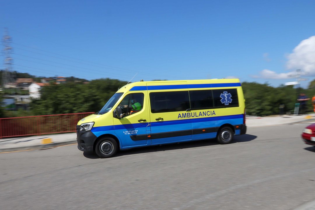 Una ambulancia del 061. // Jorge Santomé
