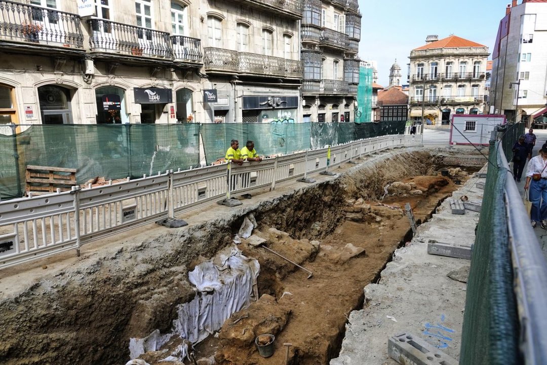 Los trabajos del túnel de Porta do Sol, ayer a la altura de la calle Elduayen.