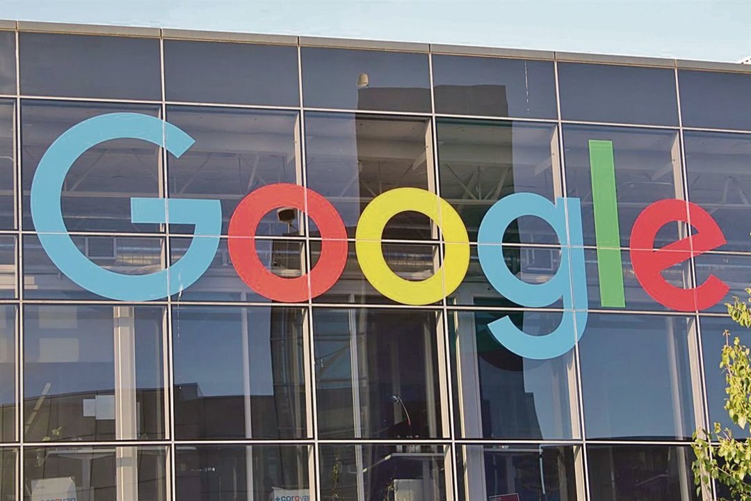 Oficinas de Google, con su logotipo, en Berlín, Alemania.
