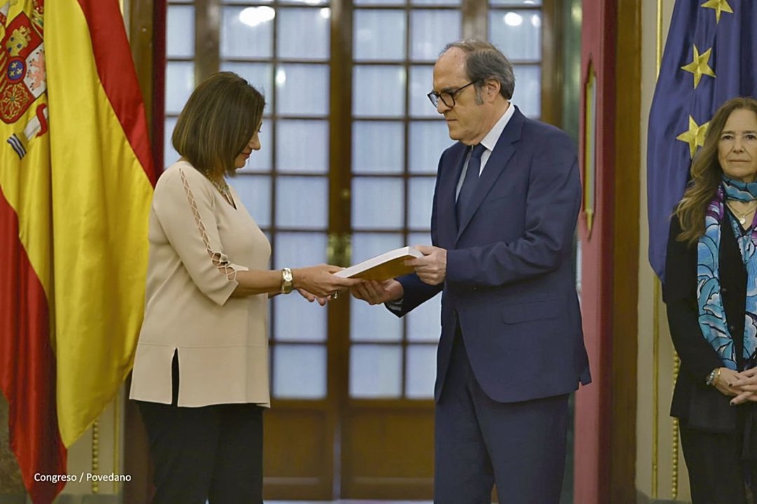 El Defensor del Pueblo, Ángel Gabilondo, entrega su informe a Francina Armengol.