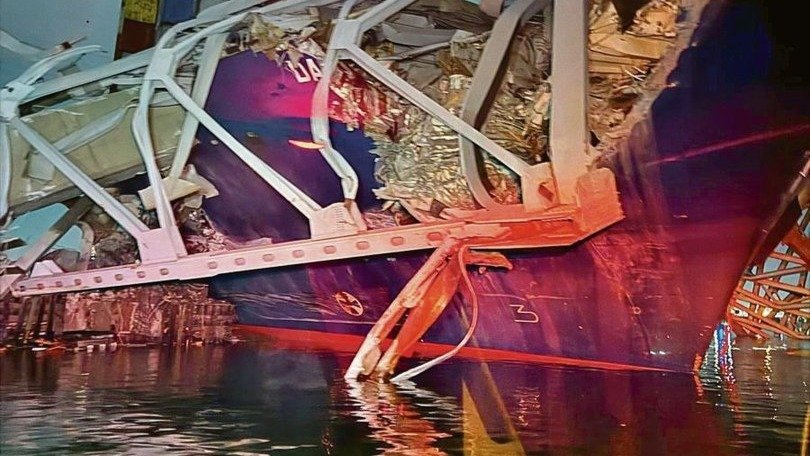 El barco chocó contra uno de los pilares del puente de Baltimore.