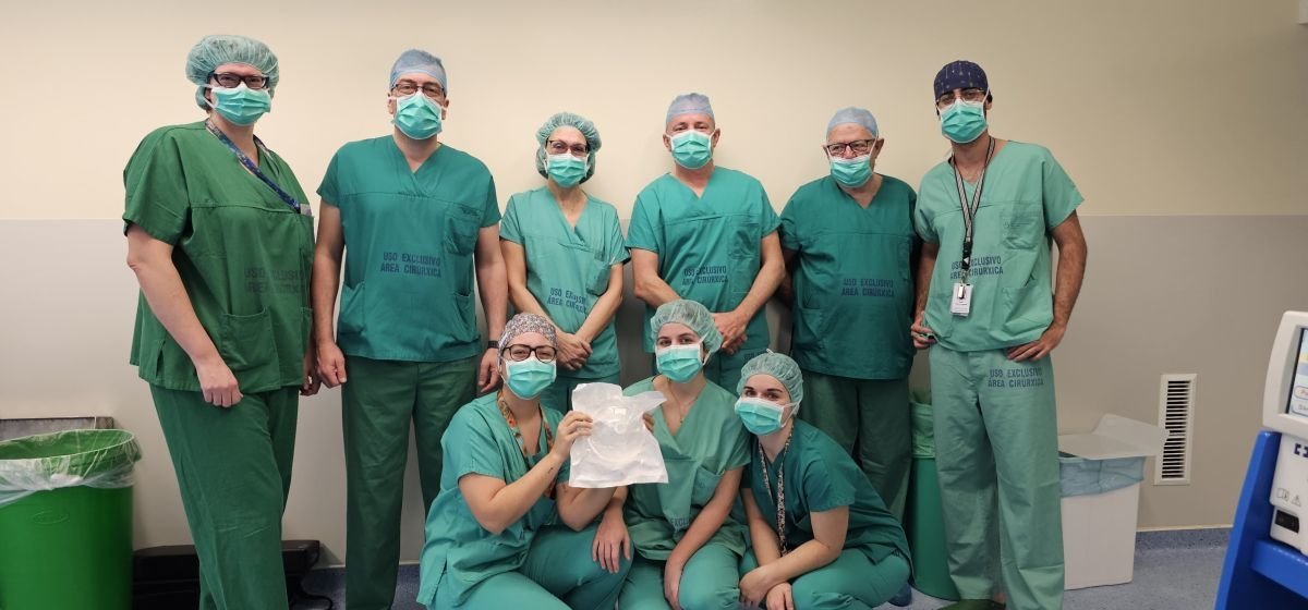 El equipo que participó en la intervención quirúrgica en el Hospital Álvaro Cunqueiro.