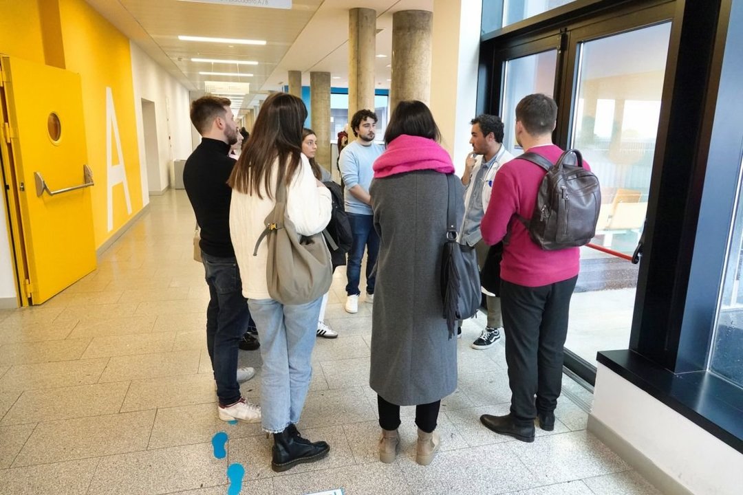 Candidatos a las plazas MIR del área sanitaria de Vigo durante la jornada de puertas abiertas del 27 de marzo.