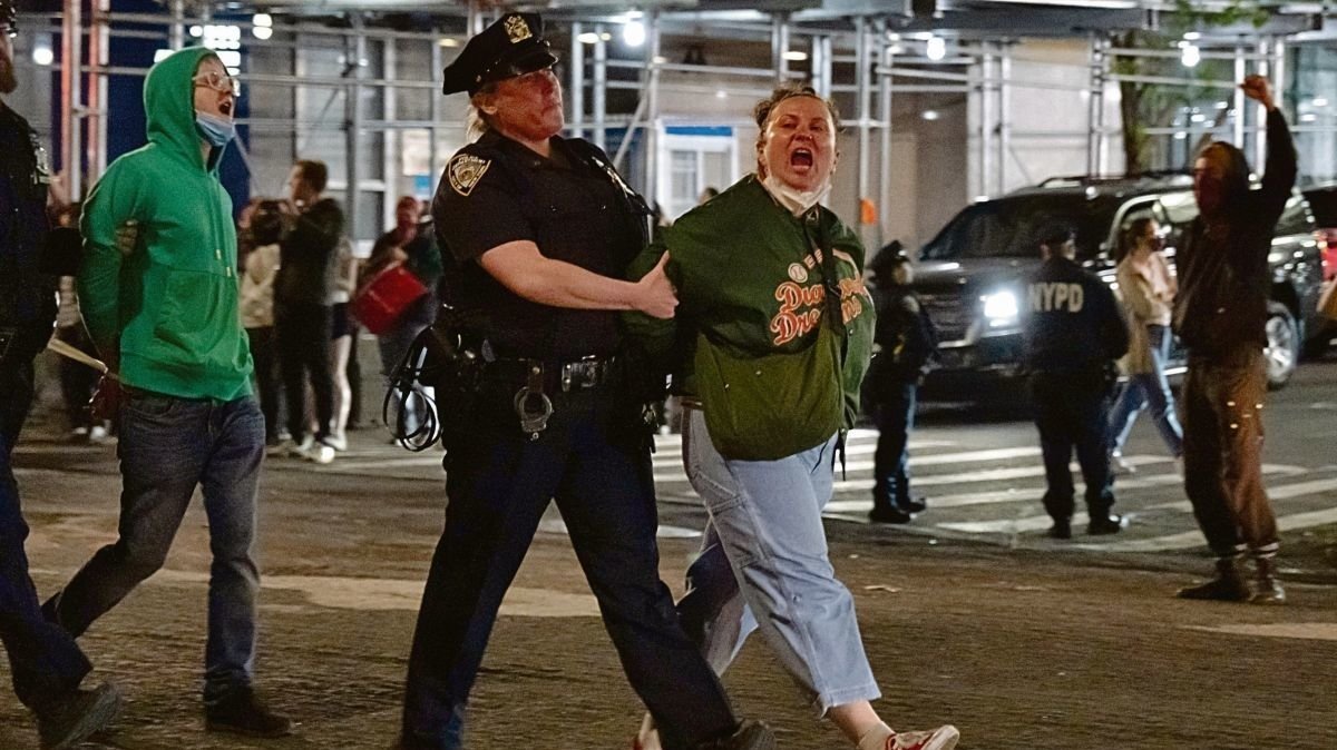 Dos arrestos el martes por la noche durante las protestas en la Universidad de Columbia.