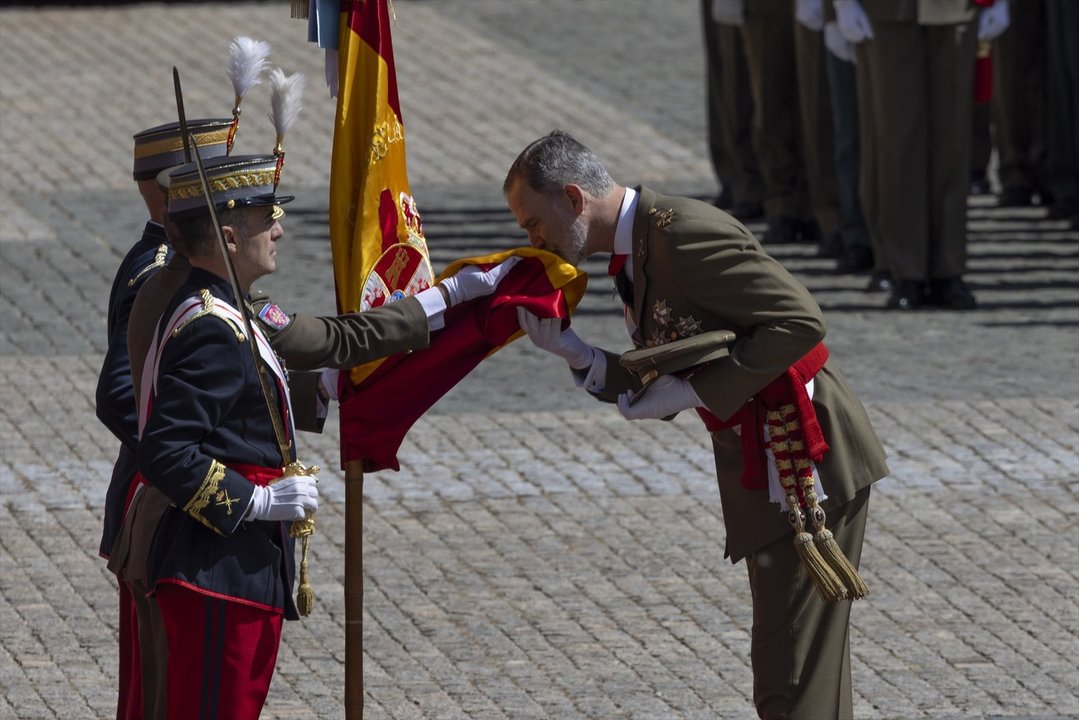 El Rey Felipe VI en el 40 aniversario de su jura de Bandera en el Ejército de Tierra en la Academia General Militar de Zaragoza. // EP