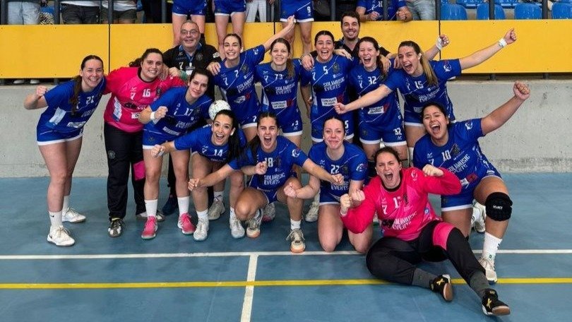 Las jugadoras del conjunto azul celebraron su ascenso junto a los familiares que las acompañaron el fin de semana en Zaragoza.