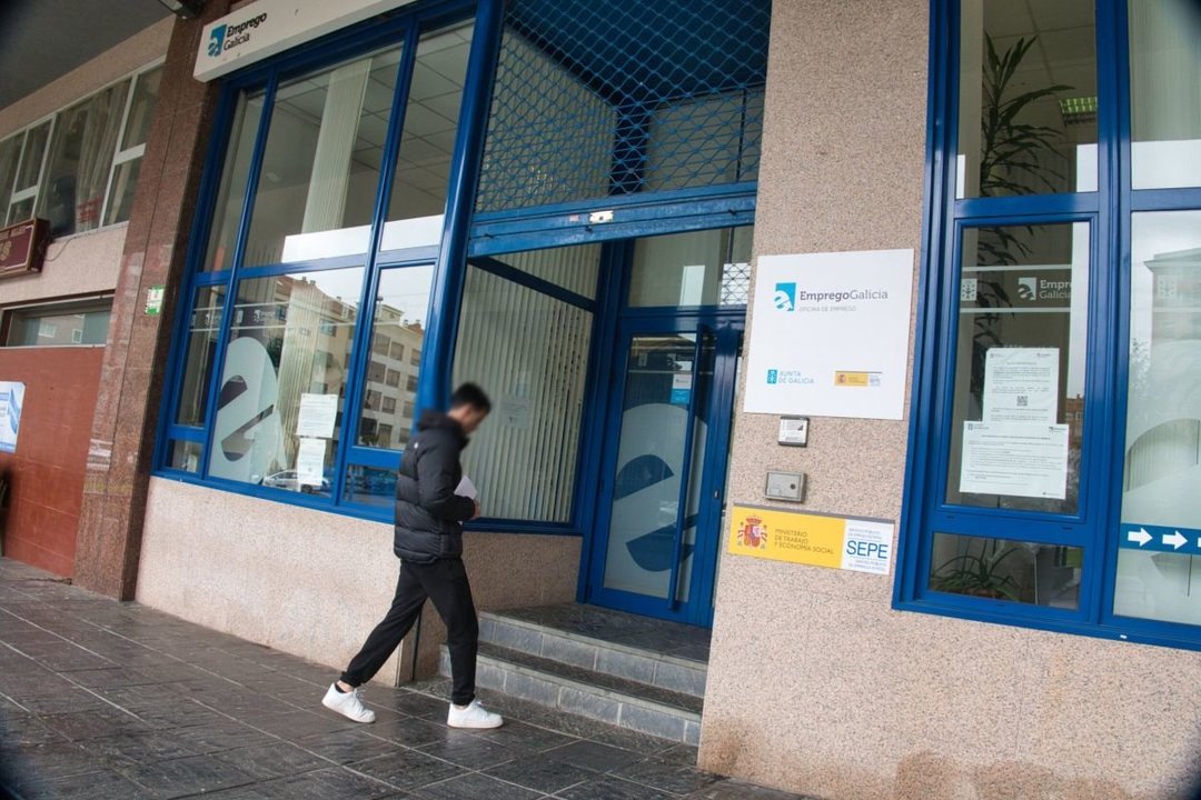 Las oficinas de empleo registran datos mínimos de paro, en la imagen una en Vigo.