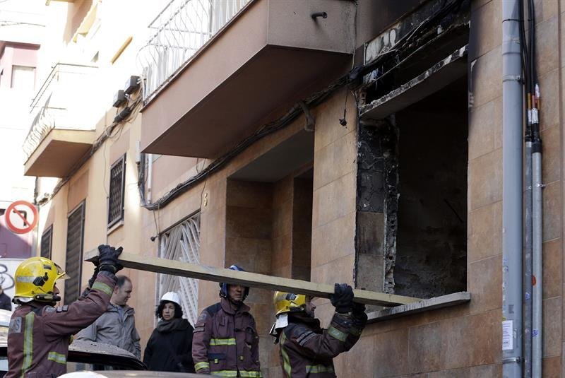 Un muerto y cinco heridos leves en explosión en un piso de Mollet ... - Diario Atlántico