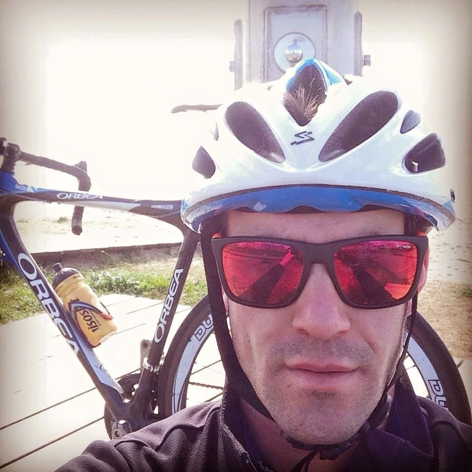 Dani Rivas, con su bicicleta, en uno de sus entrenamientos. - 2015072101355573859