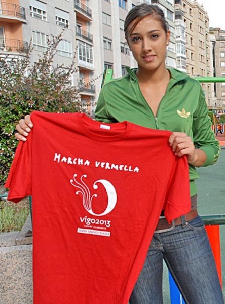 Tamara Abalde con la camiseta de la Marcha Vermella. foto: archivo