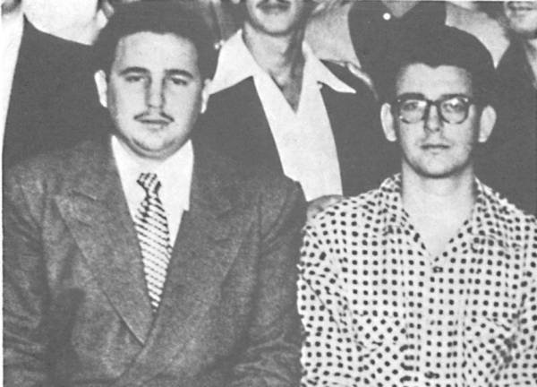 Abel, a la derecha, junto con un jovencísimo Fidel Castro.