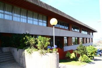 Las instalaciones del colegio Rosalía de Castro están en Bembrive.