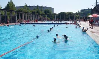 Las piscinas son una opción muy recurrida en verano para combatir el calor.