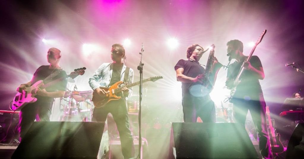 Brother in Band  ofrecerá este viernes un tributo a la banda Dire Straits, recreando el concierto que dieron en Balaídos en 1992.