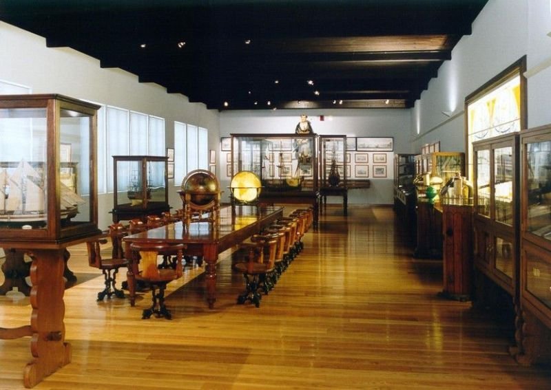 Interior del Museo Naval Massó, en Bueu, a partir de la colección particular de la familia.