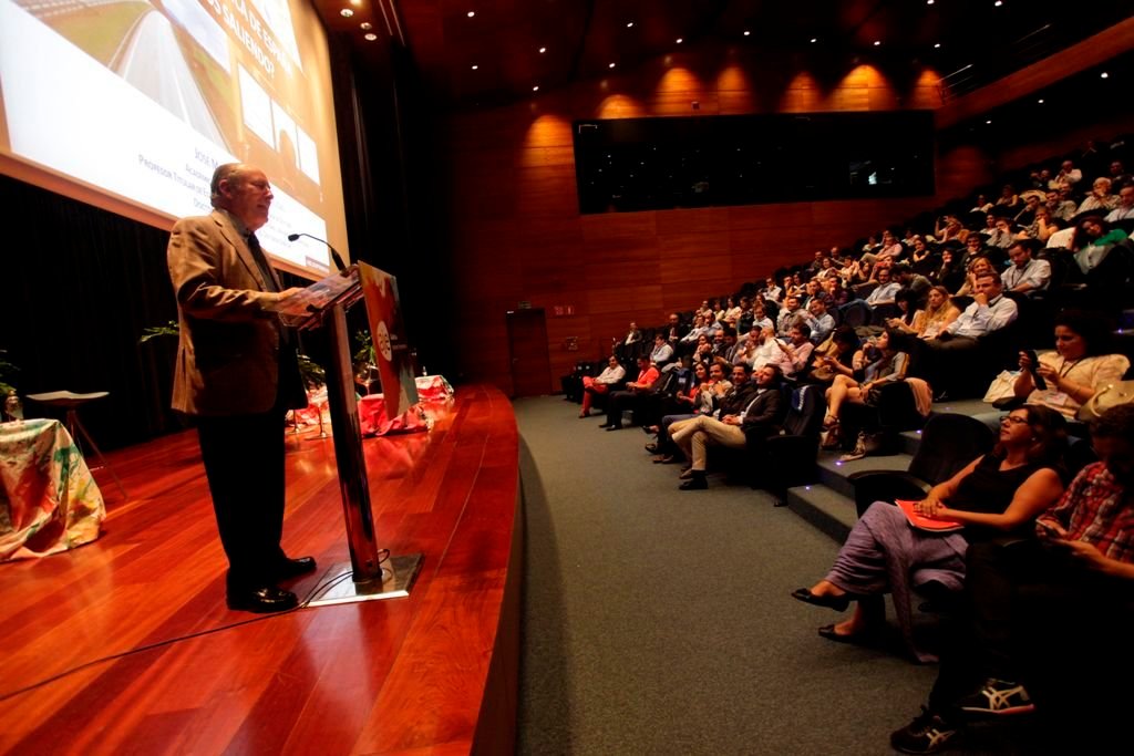 El economista José María Gay de Liébana, uno de los conferenciantes estrella del congreso de AJE.