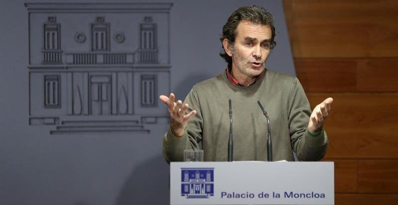 El miembro del comité sobre el ébola, Fernando Simón, durante una rueda de prensa en el Palacio de la Moncloa