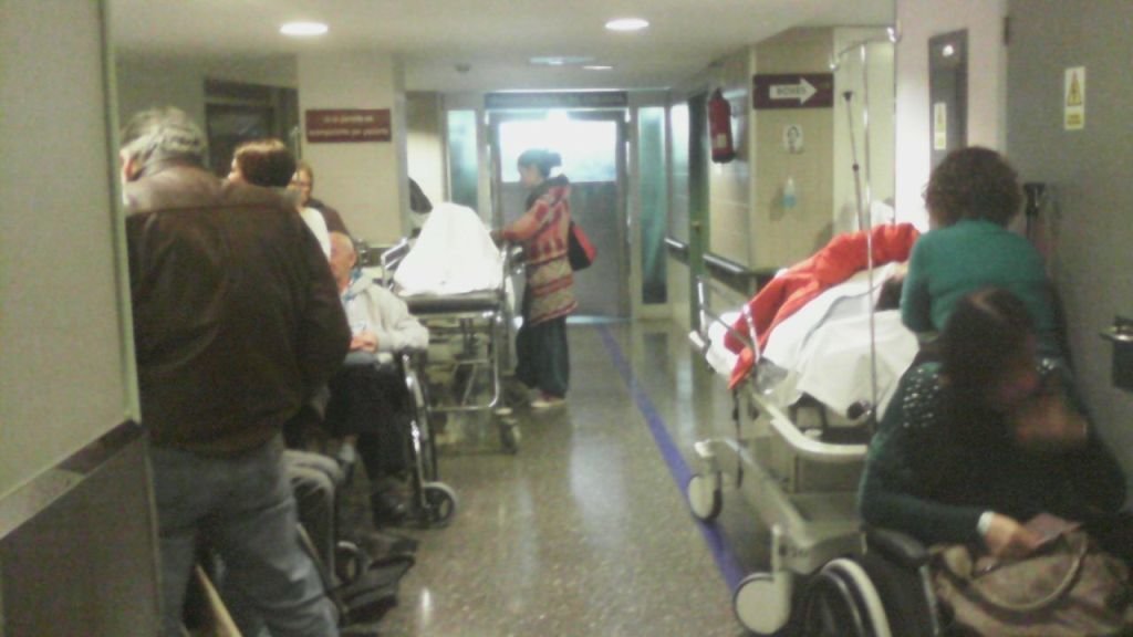 Imagen del estado del servicio de urgencias ayer en el hospital Xeral.