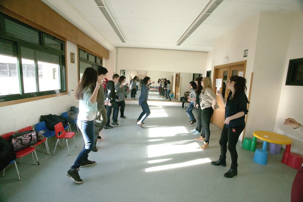Alumnos de 7 países unidos por el baile gallego en Cluny