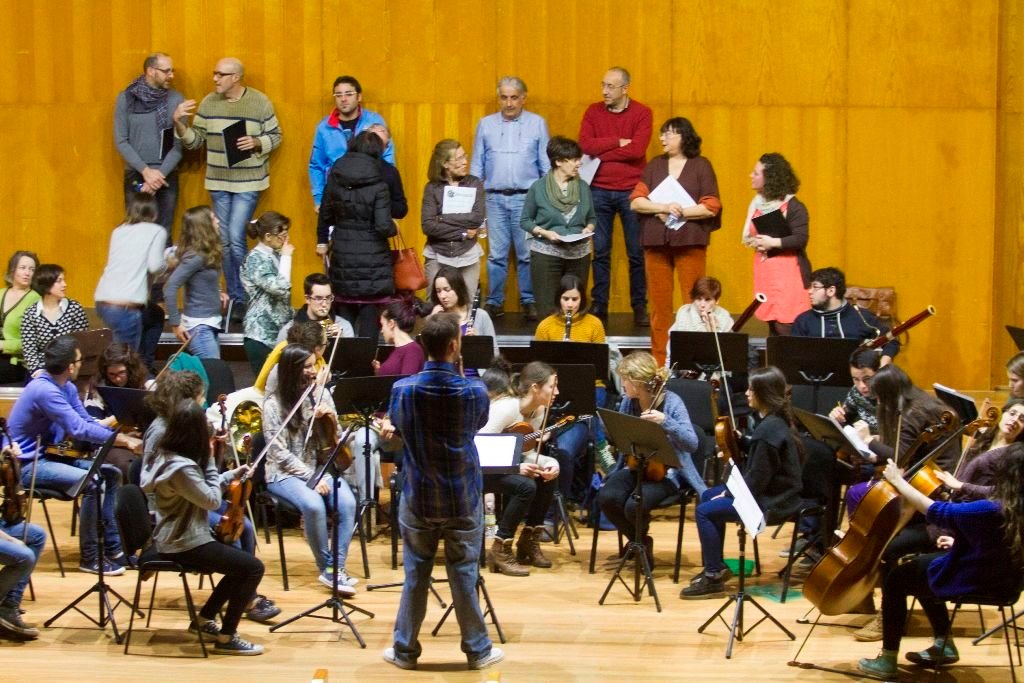 El Coro durante el ensayo realizado el pasado viernes en el Conservatorio Superior de Vigo.