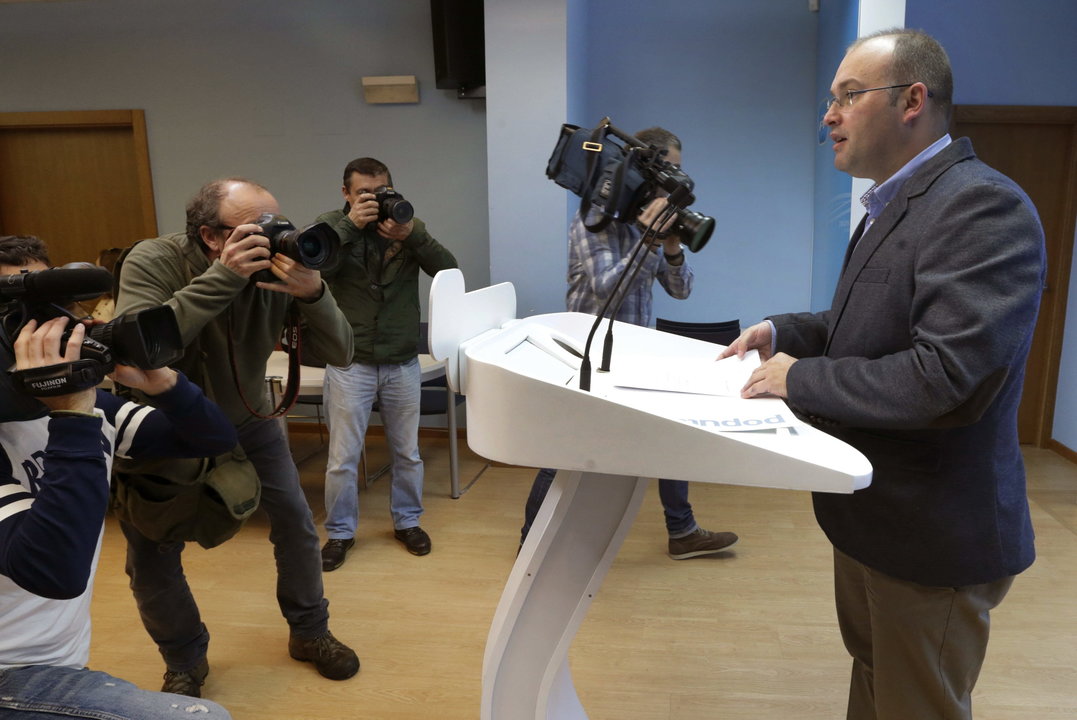 El portavoz del PP, Miguel Tellado, en una comparecencia ante los medios en Santiago.