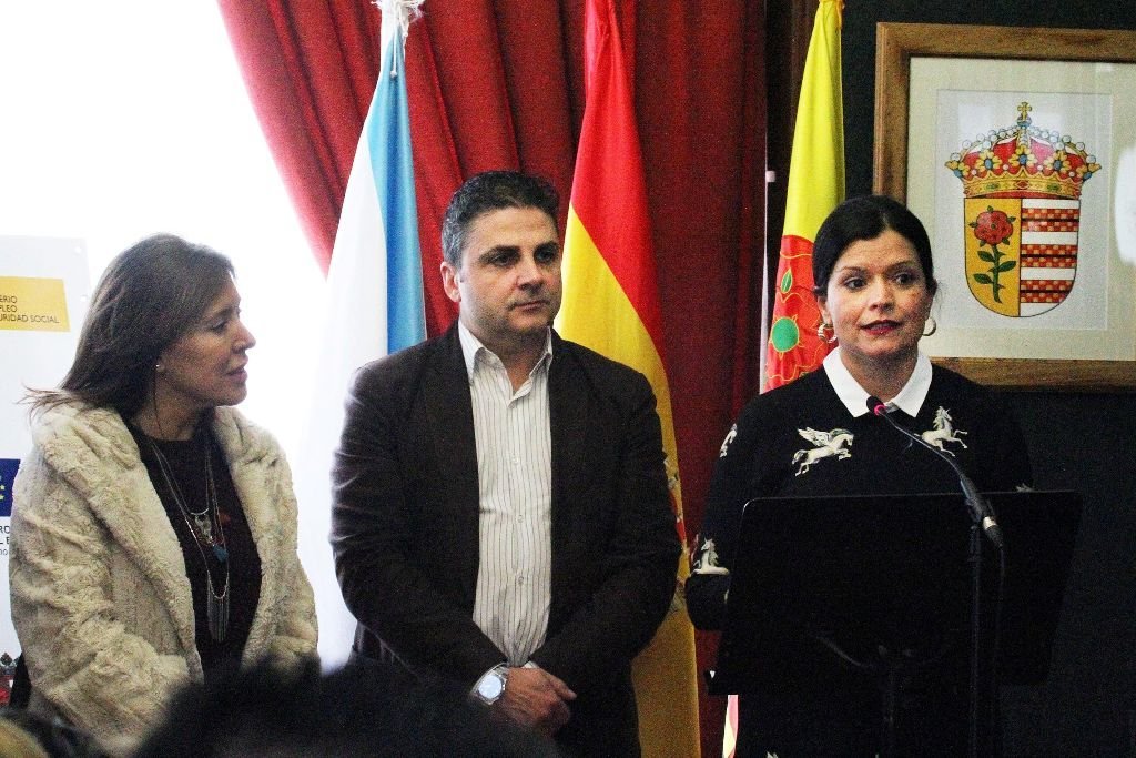 Beatriz Mato, Soto y Nidia Arévalo, oficializaron ayer el 6º Obradoiro de Emprego para Mos.