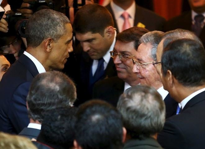 Obama y Castro, histórico saludo en la Cumbre de las Américas