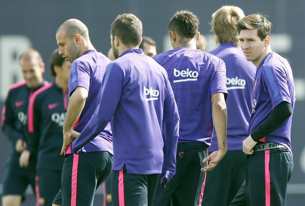 Mascherano, Jordi Alba, Neymar, Rakitic y Messi, ayer, en el entrenamiento del Barça.