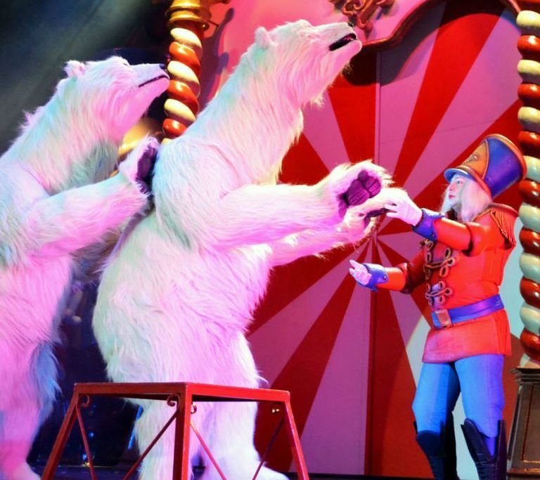 El famoso circo de la Fiesta Escénica es sin animales.