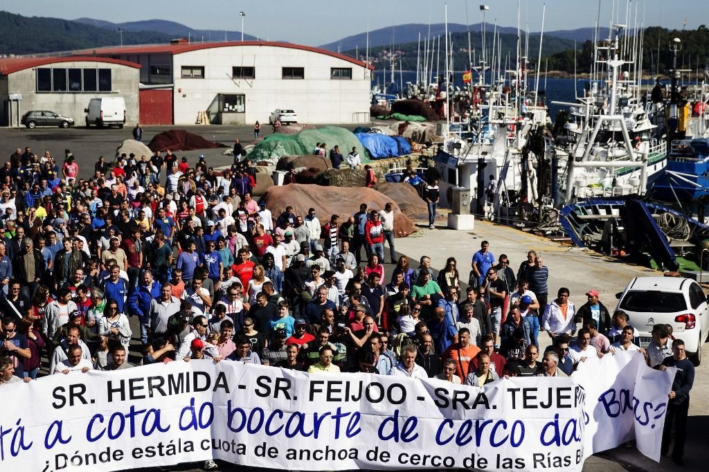 Los marineros del cerco se manifestaron en Portosín.