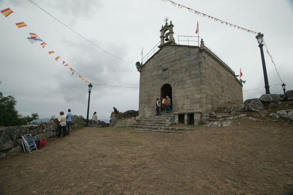 La capilla del monte Alba sufrió una tentativa de robo poco antes de la romería.