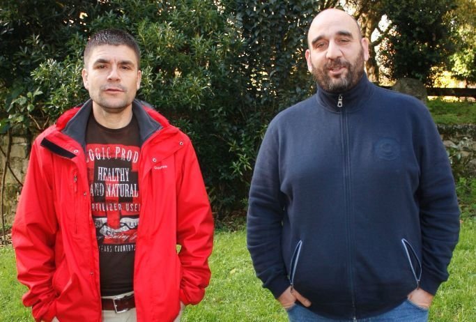 Carlos Rivas y Serafín Rodríguez, en el parque de A Bouza, en Coia, esta semana.