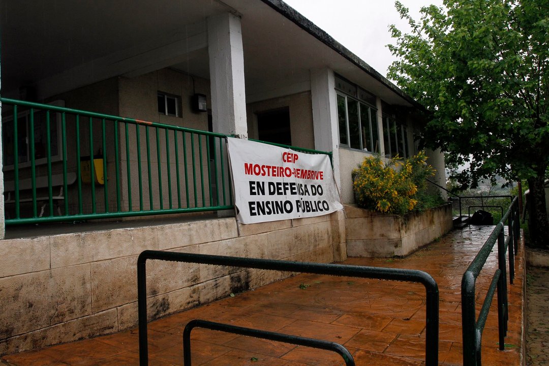 En el colegio Mosteiro-Bembrive no acudió ayer a clase ningún alumno de sexto de Primaria.