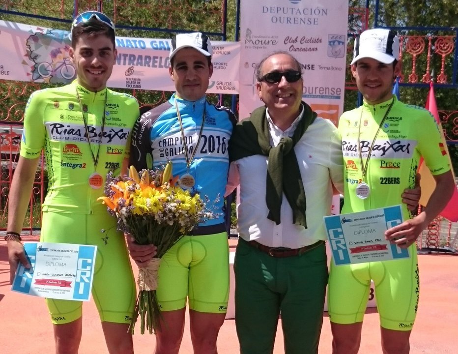 Aser Estévez, con el maillot de Galicia, junto a sus compañeros de equipo.
