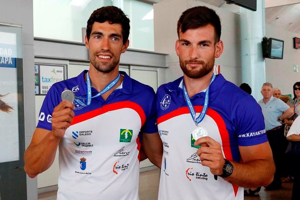 Gabriel Campo Pavón y Rubén Millán aterrizaron ayer en Peinador con las medallas de plata conquistadas en el Europeo de Moscú.