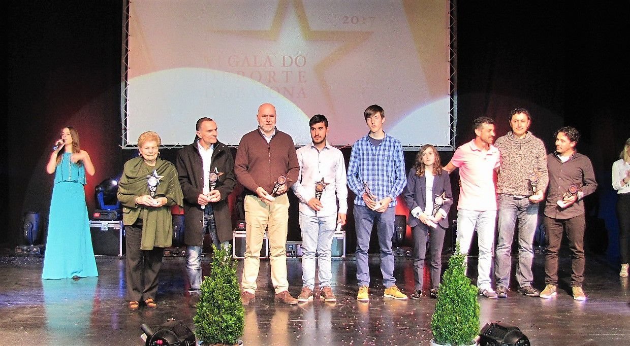 Foto de Familia de los premiados en la VI Gala del Deporte.