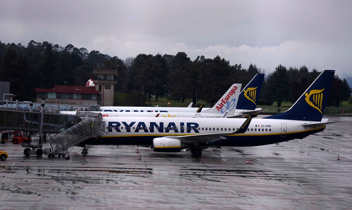 La conexión con Milán permitió que ayer coincidiesen por primera vez en Vigo dos aviones de Ryanair.
