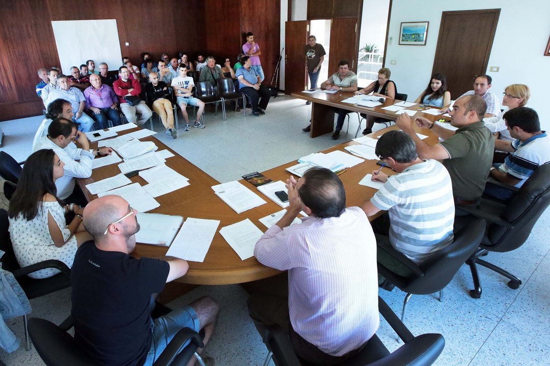 Una oposición en mayoría recortó competencias al gobierno municipal de Alternativa por Mondariz.