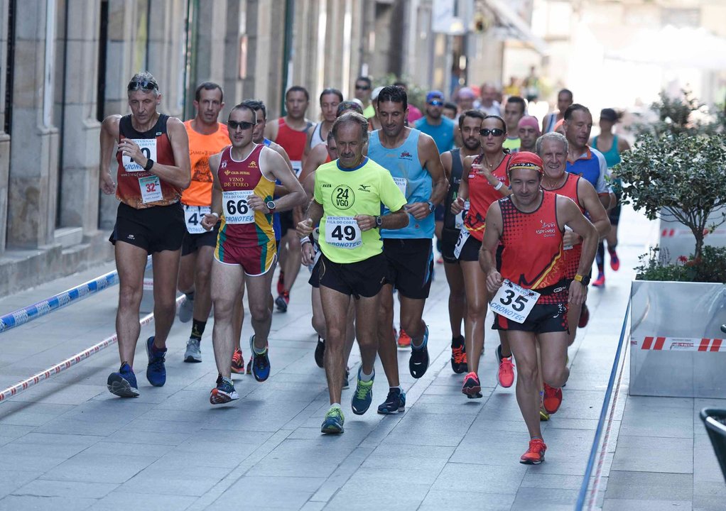 La primera edición de la Carreira Noctura Vila do Corpus reunió a más de 200 atletas en Ponteareas.