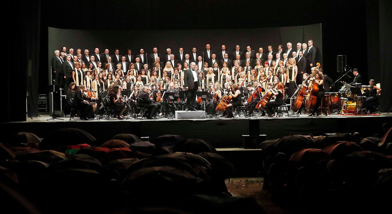 La Coral Casablanca estuvo acompañada por la Orquesta de Vigo en su concierto de verano de este año.