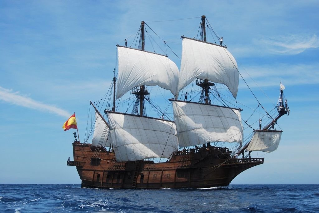 El galeón &#34;Andalucía&#34;, navegando hacia Vigo, primer puerto que toca en España en 4 años.