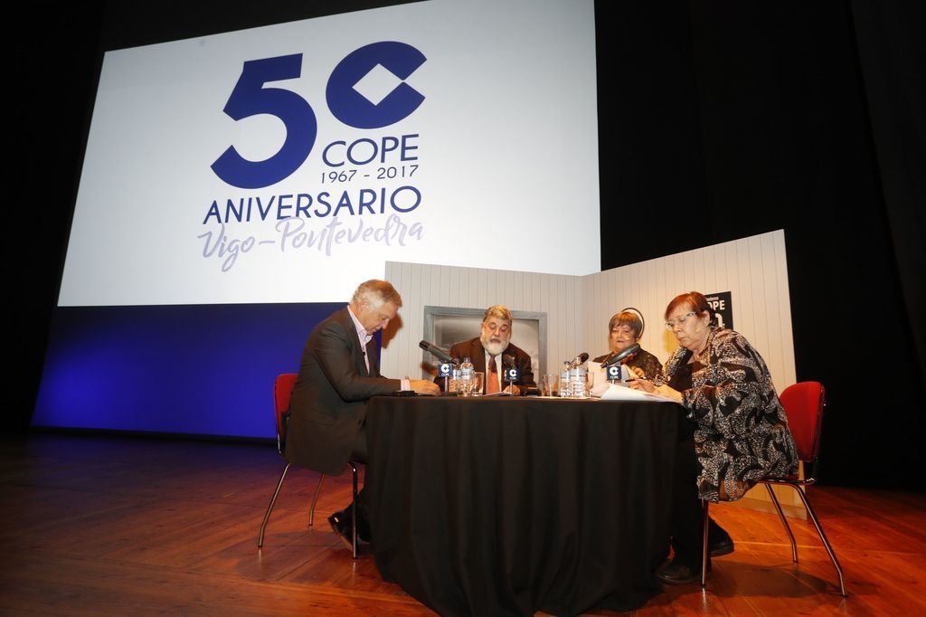 Los veteranos Antonio Estévez, Fernando Ramos, Rosa María Tébar y María Jesús Garcés recrearon el programa “Jaque a la actualidad”.