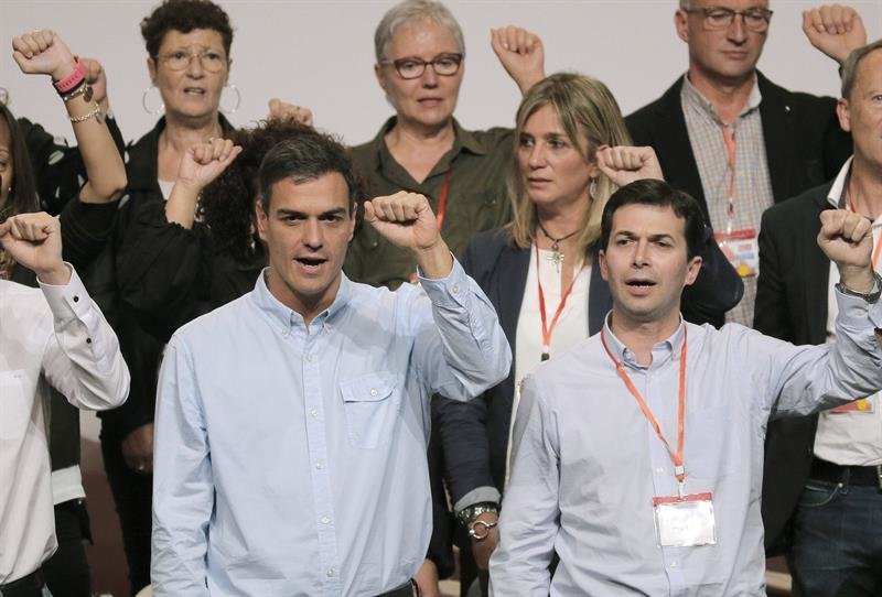 Pedro Sánchez y Gonzalo Caballero, juntos al término del XIII Congreso del PSdeG.