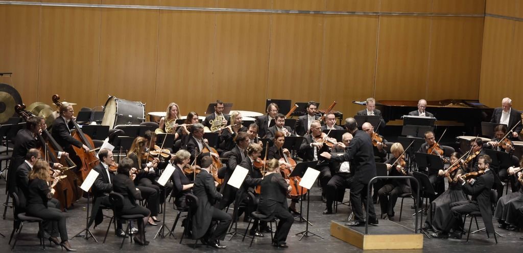 La Orquesta Sinfónica de Galicia ofreció ayer su segundo concierto de la temporada en Beiramar.