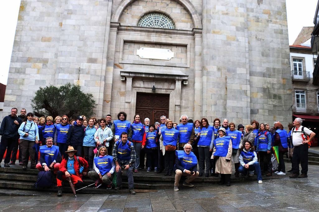 El grupo de casi un centenar de peregrinos llegaron a las puertas de la Concatedral, de donde tienen previsto salir el próximo 11 de febrero hacia Redondela.