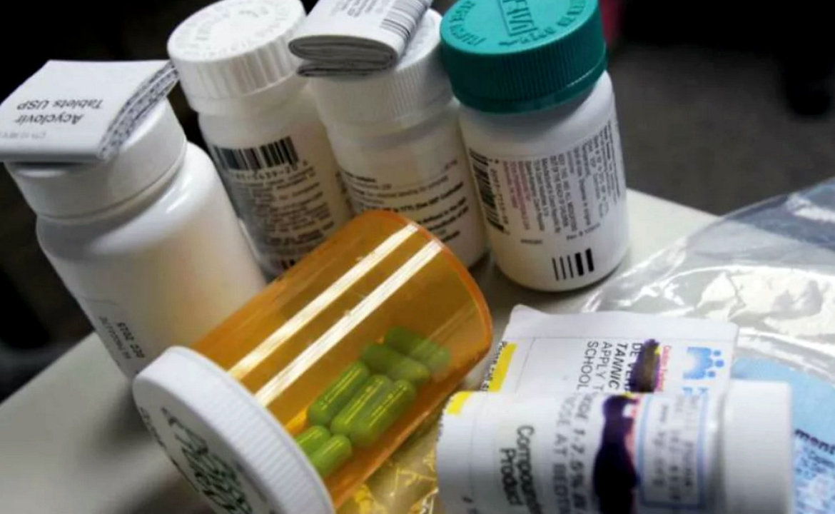 Frascos con pastillas de opiáceos que se consumen en EEUU: